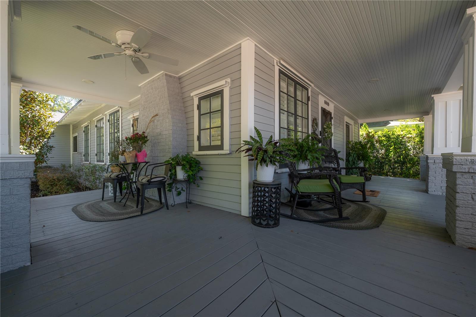 Wraparound porch (418 sqft)