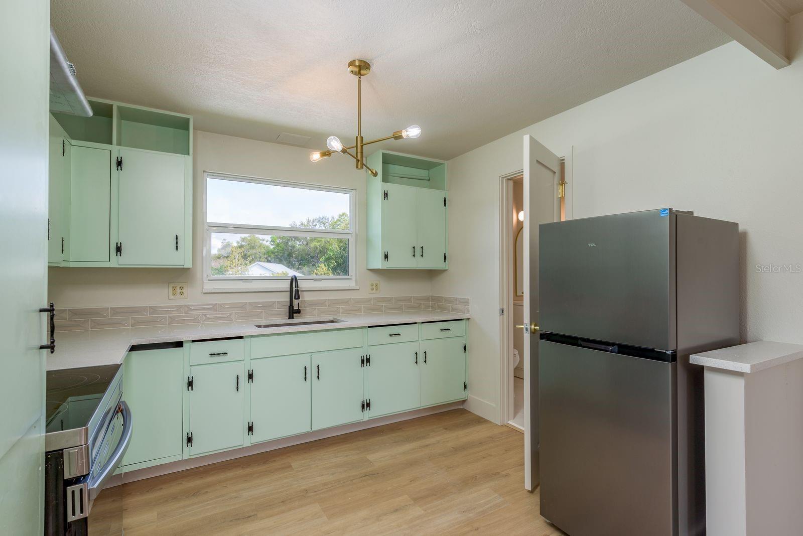 Guest / in-law apartment full kitchen