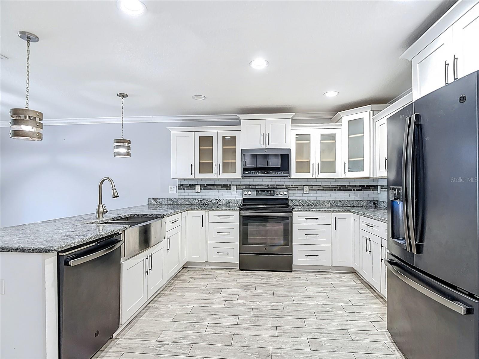 Kitchen with breakfast bar