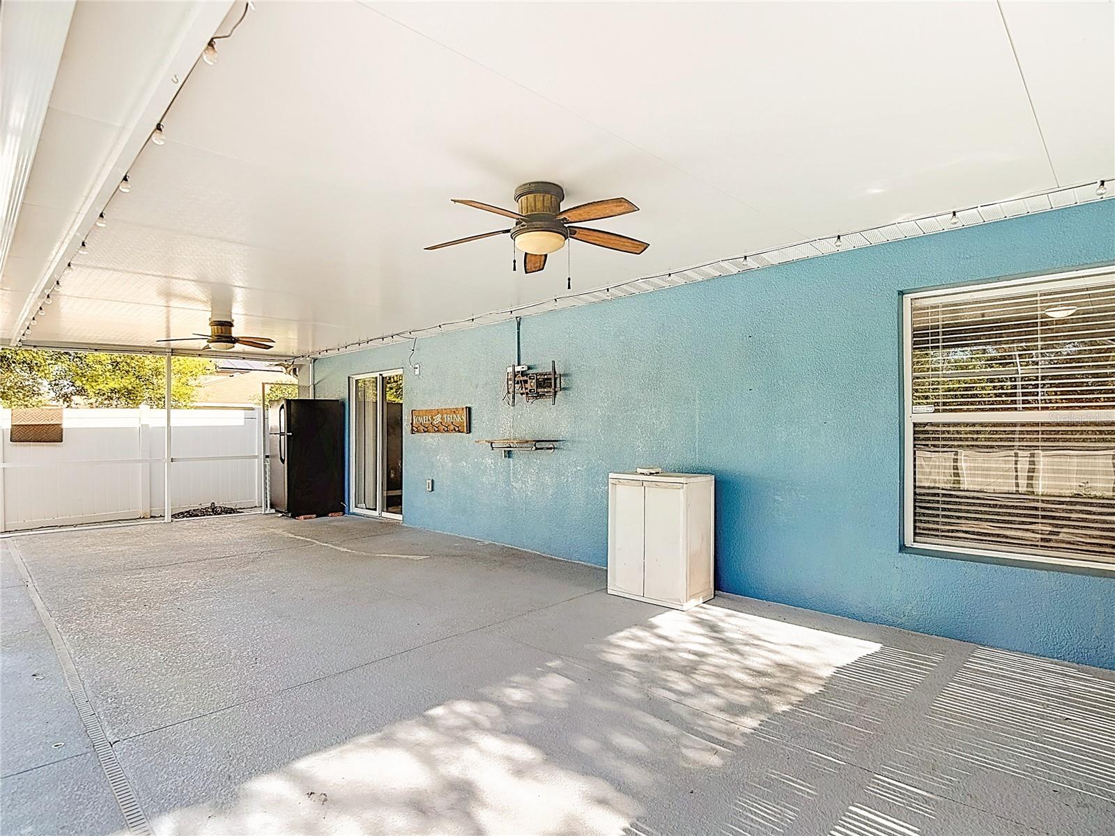 Covered back patio with extra fridge