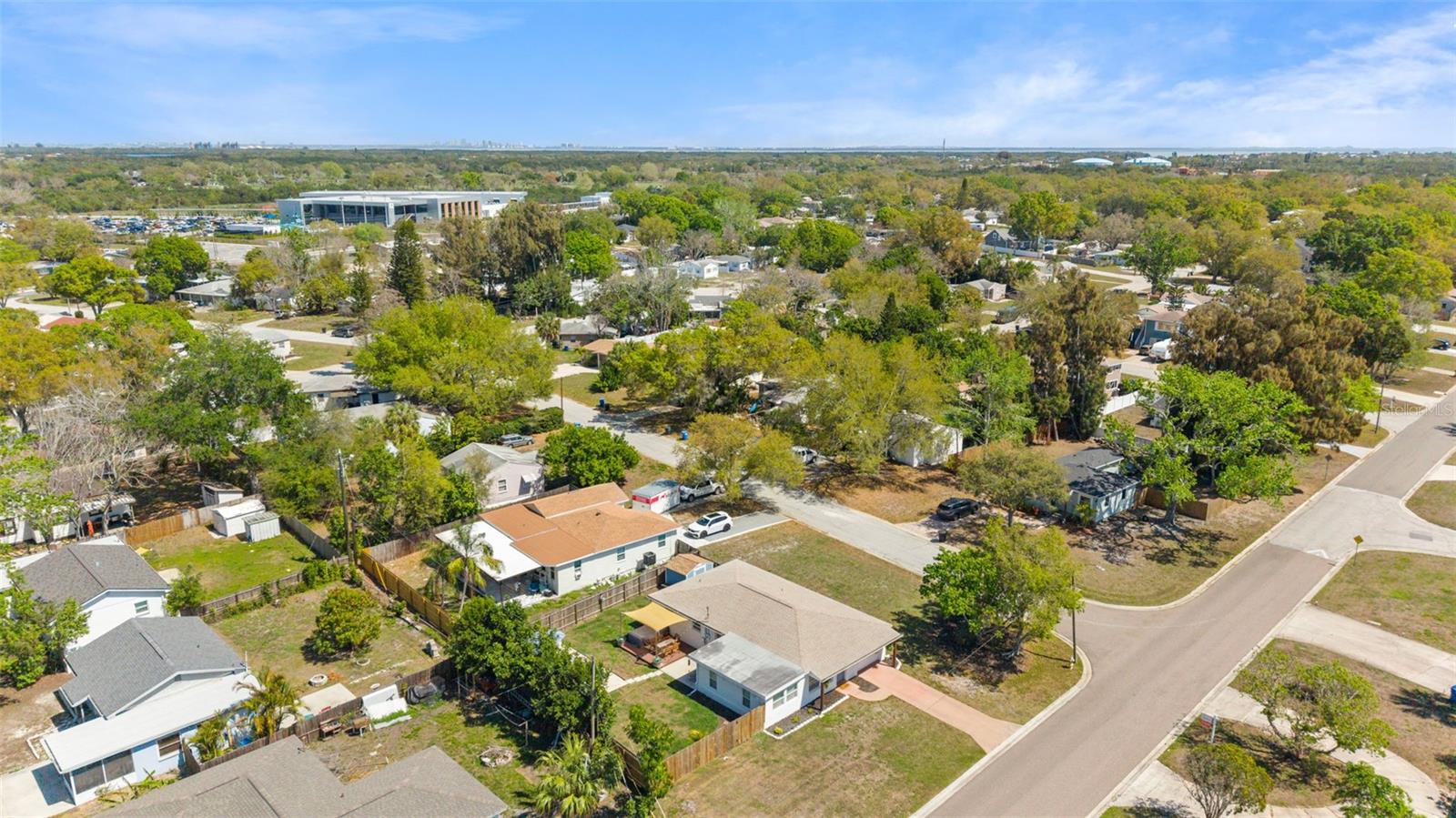 Close to the best restaurants, shopping and entertaining the area has to offer.