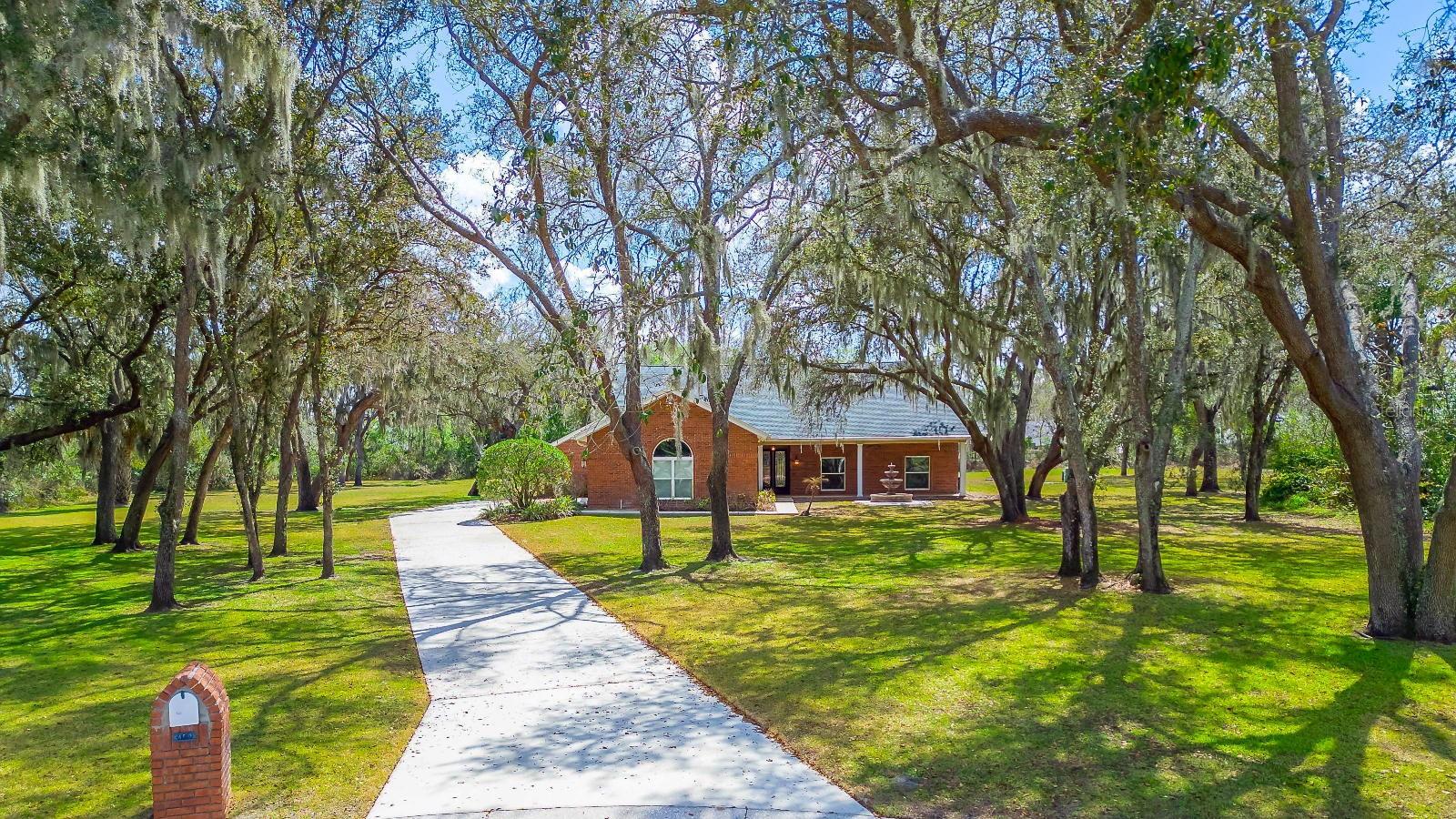 LOOK!.. at all the LUXURIOUS EXTRAS HERE!!