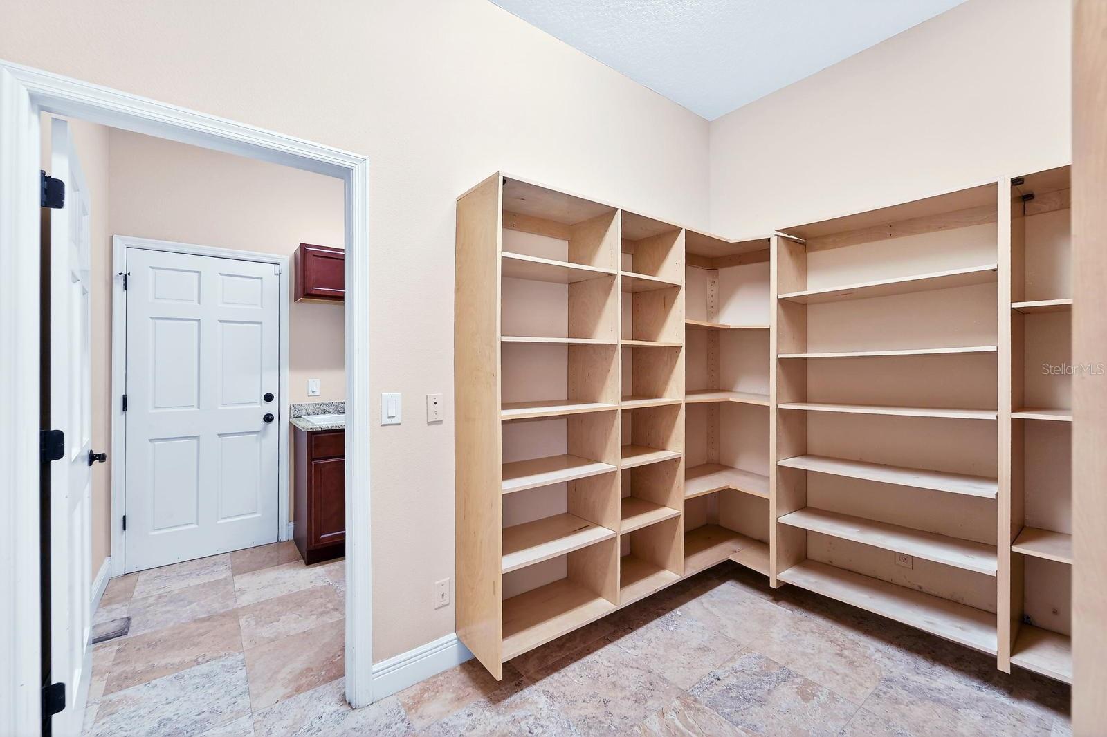 WALK-IN PANTRY