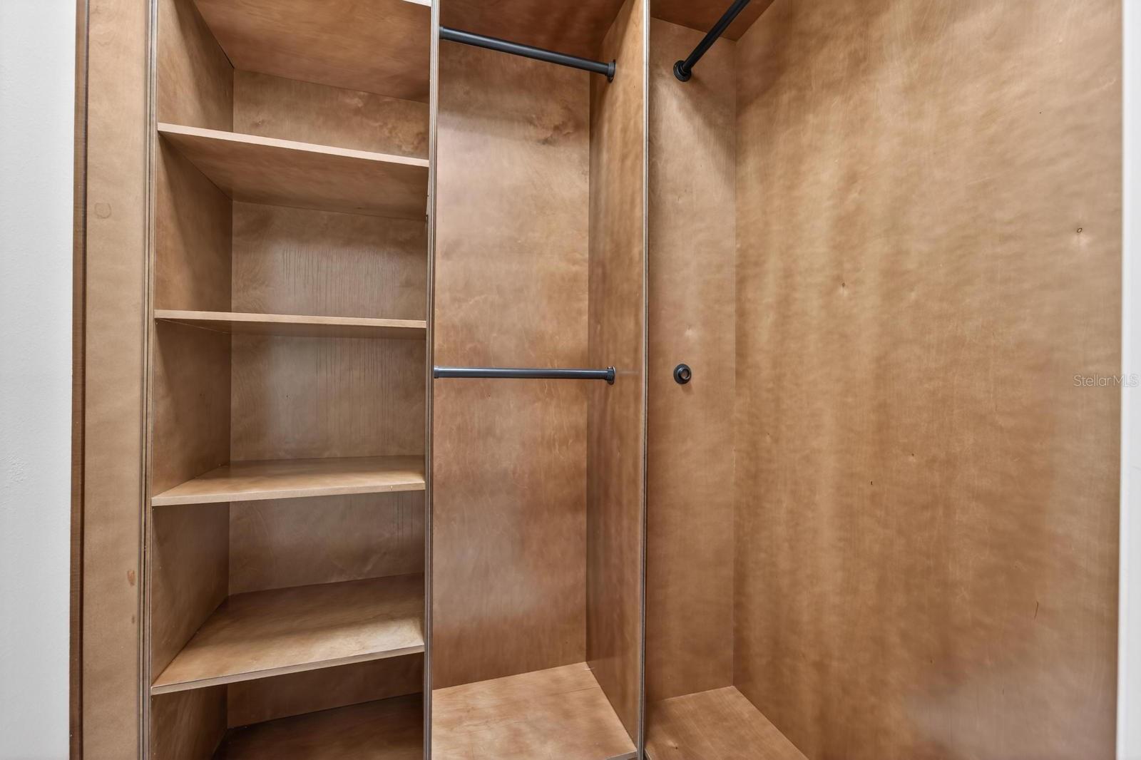 MASTER WALK-IN CLOSET