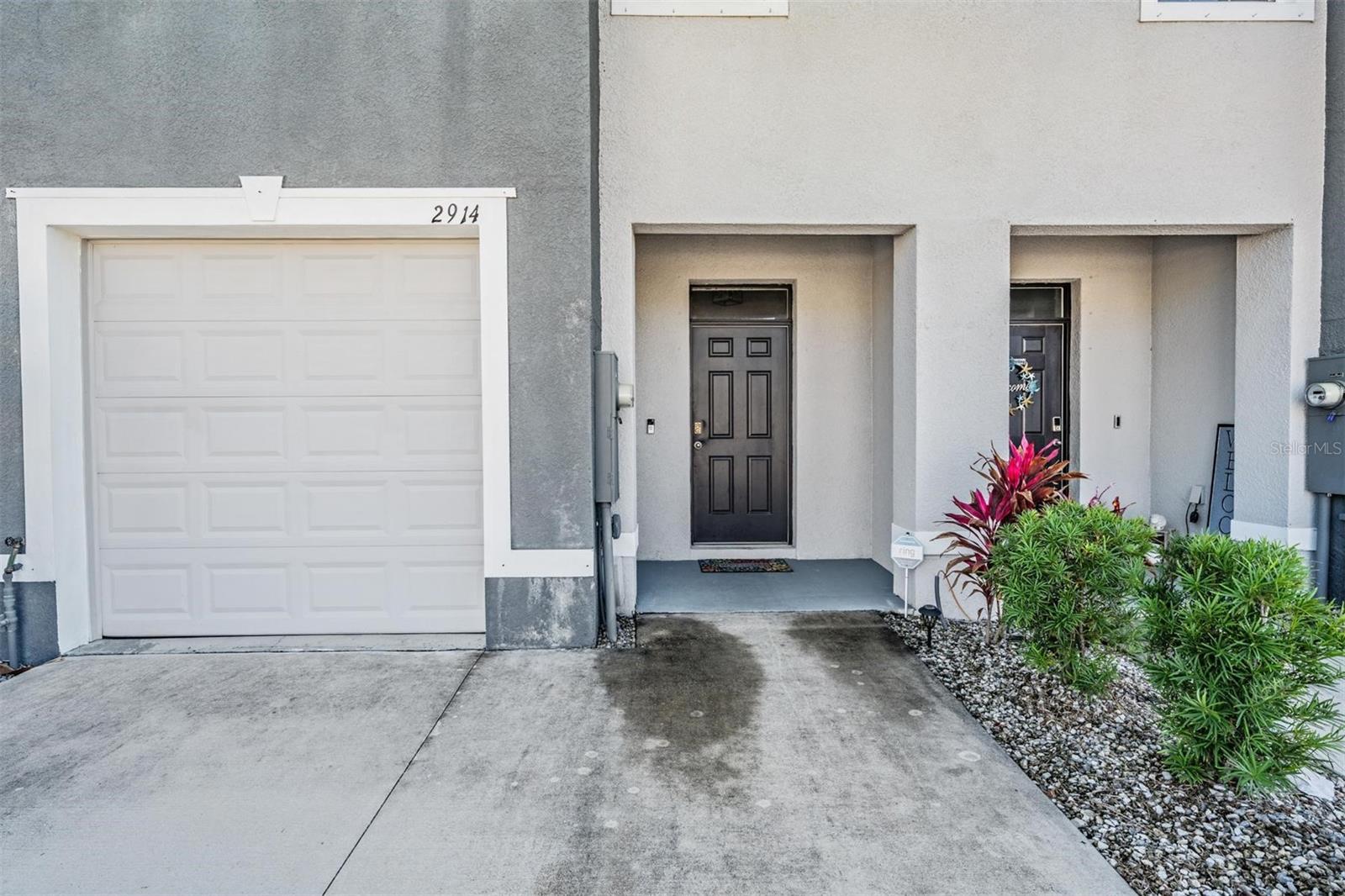 2914 Suncoast Blend Drive - Front Entry