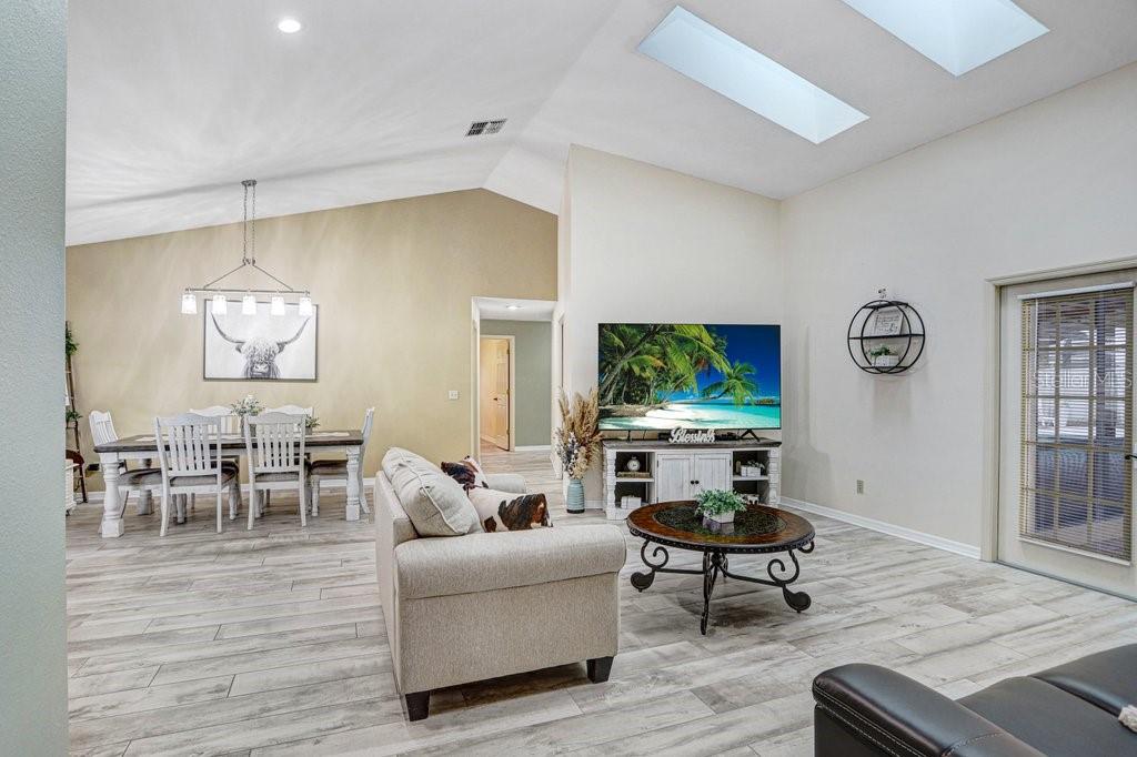 Split floorplan with separation between rooms