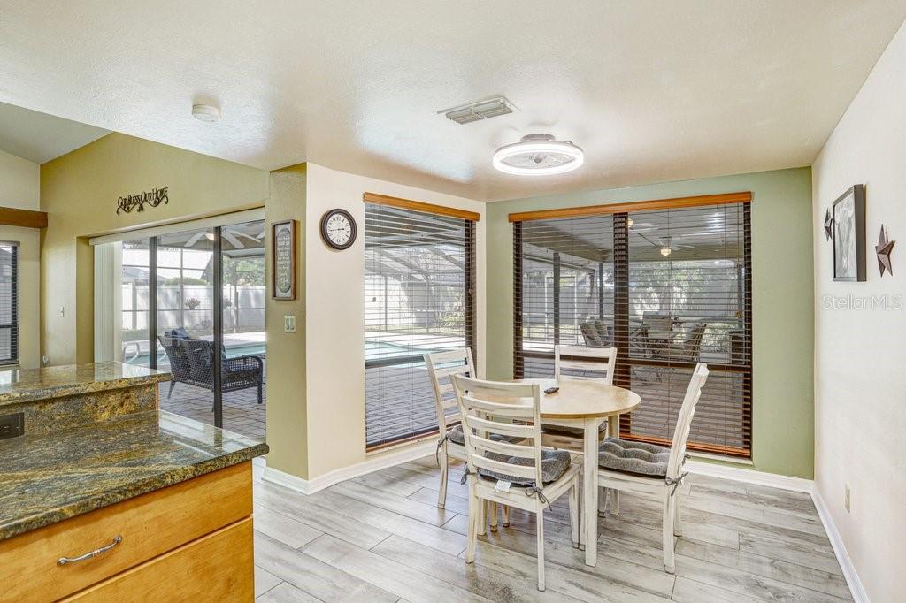 Eat in Dinette space