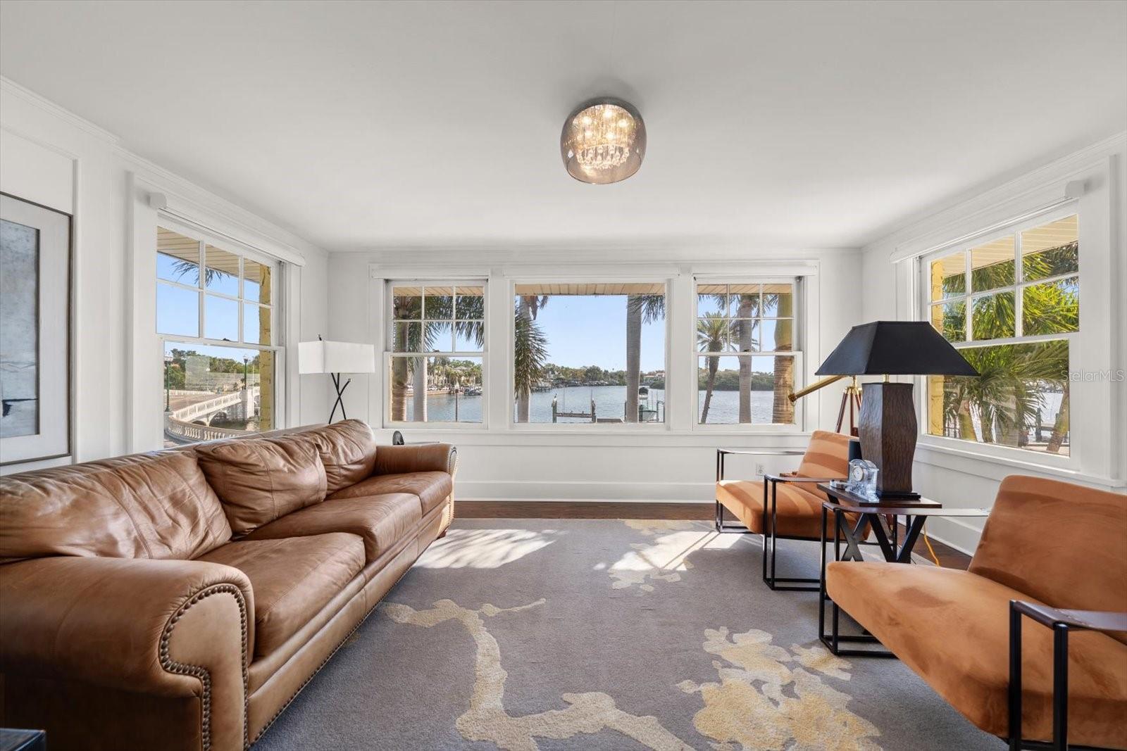 Study/den--great views!