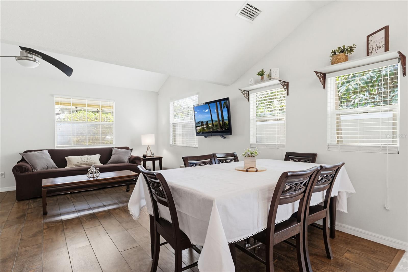 Orange Ave - Dining to Living