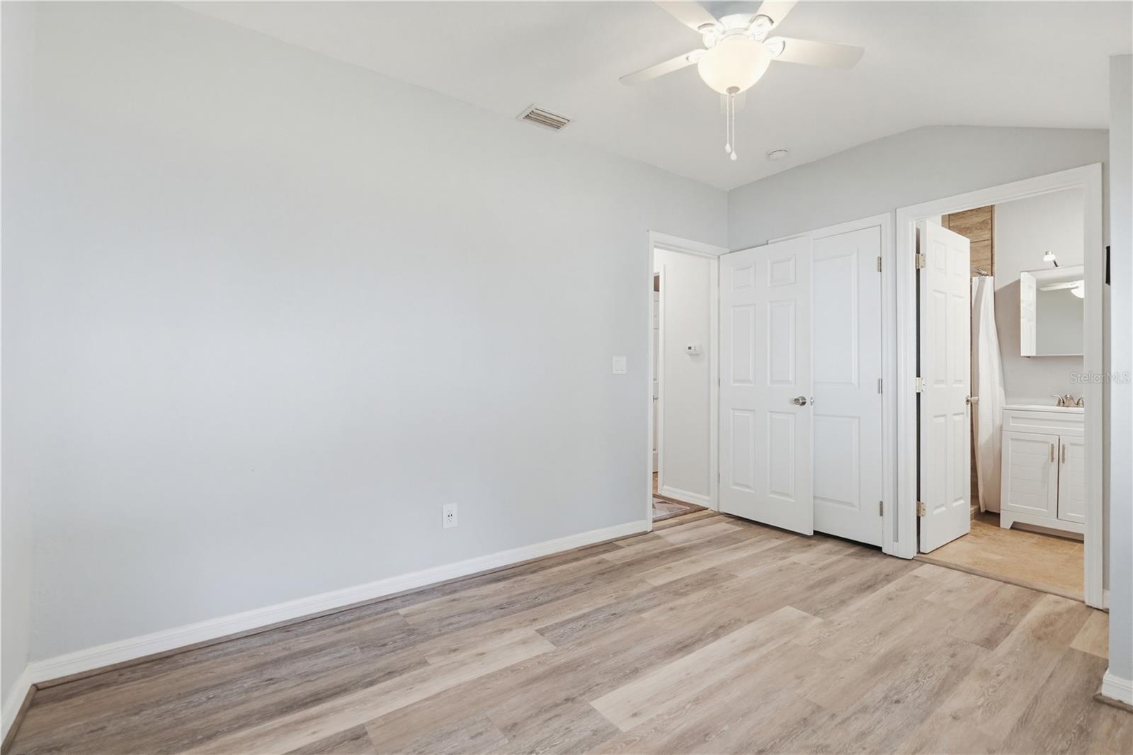 Orange Ave - Primary Suite with 2 closets and En-Suite