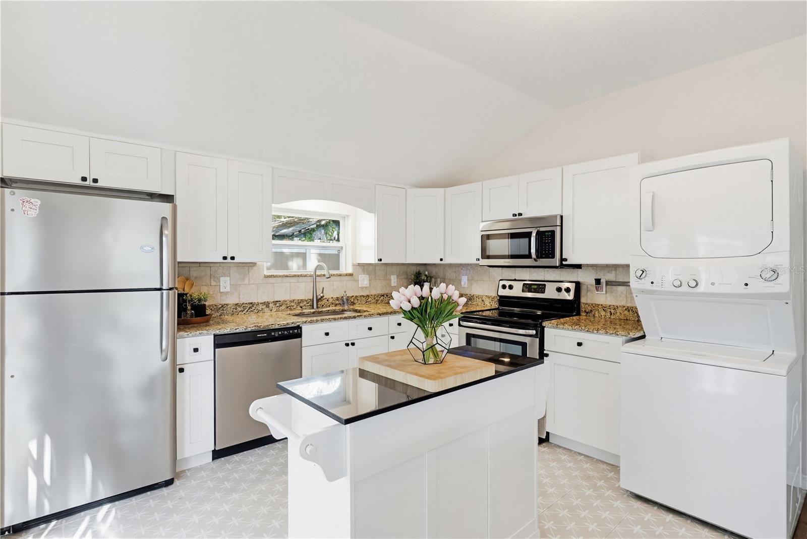 Orange Ave - Kitchen Island to Range