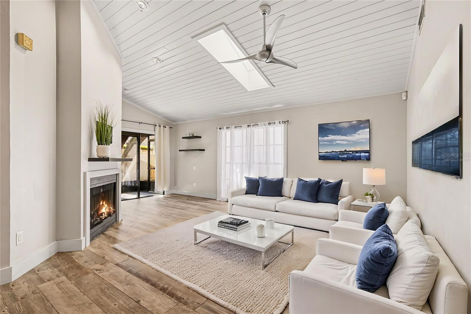 This photo has been Virtually Staged.