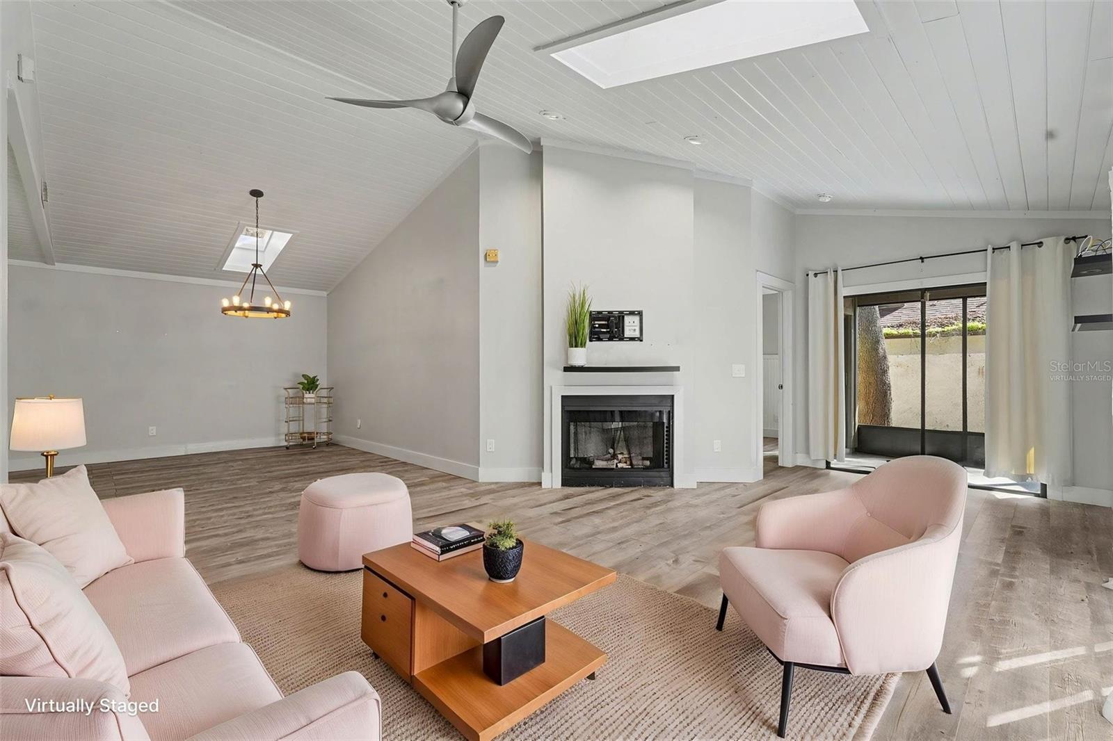 This photo has been Virtually Staged.