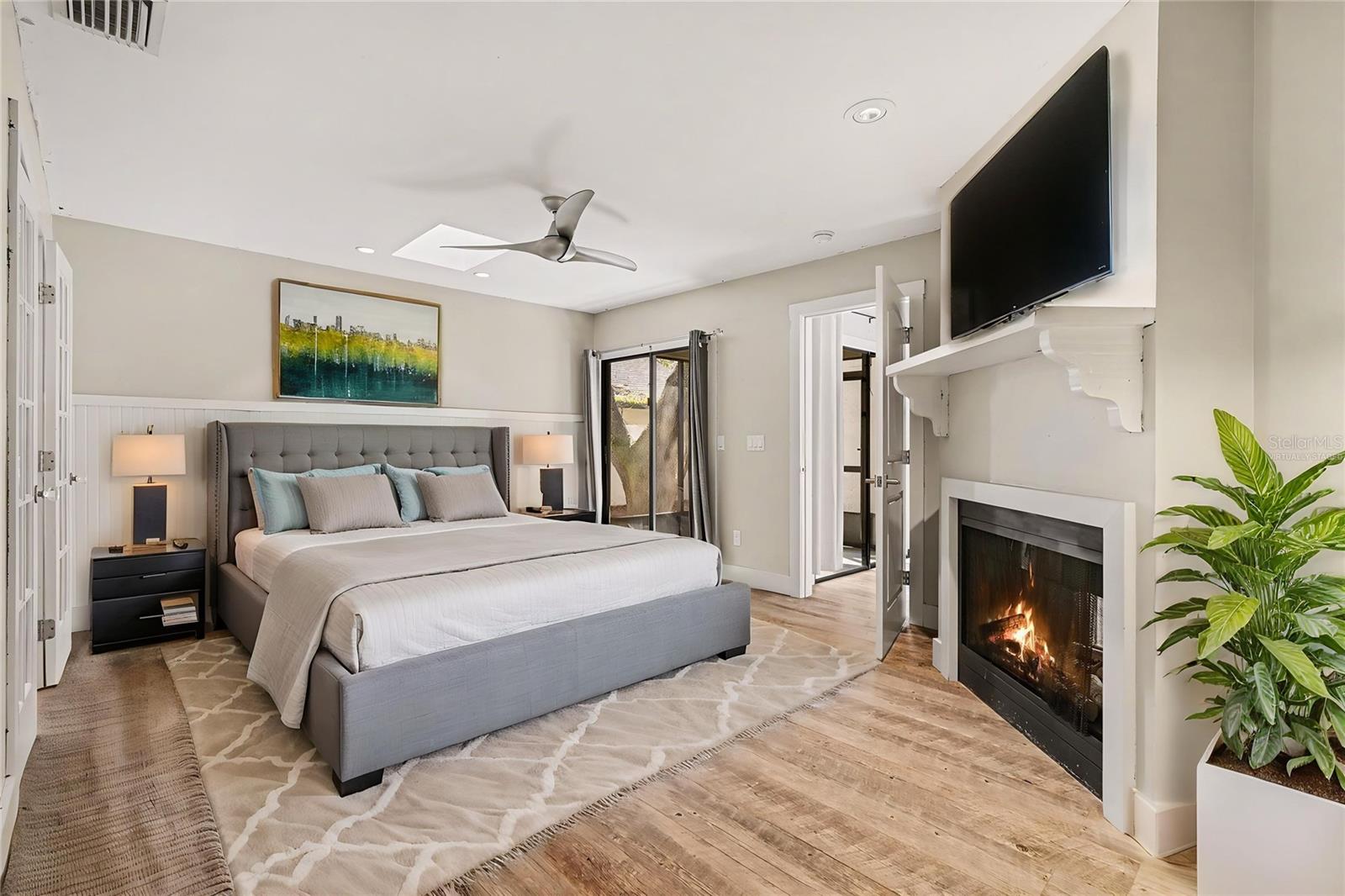 This photo has been Virtually Staged.