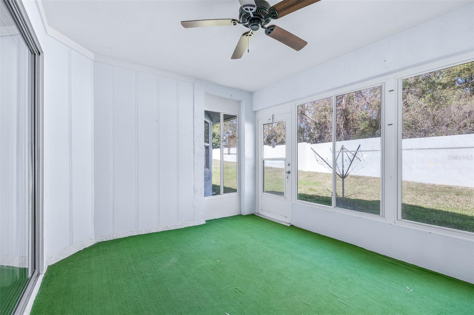 Large, Breezy Screened-in Lanai