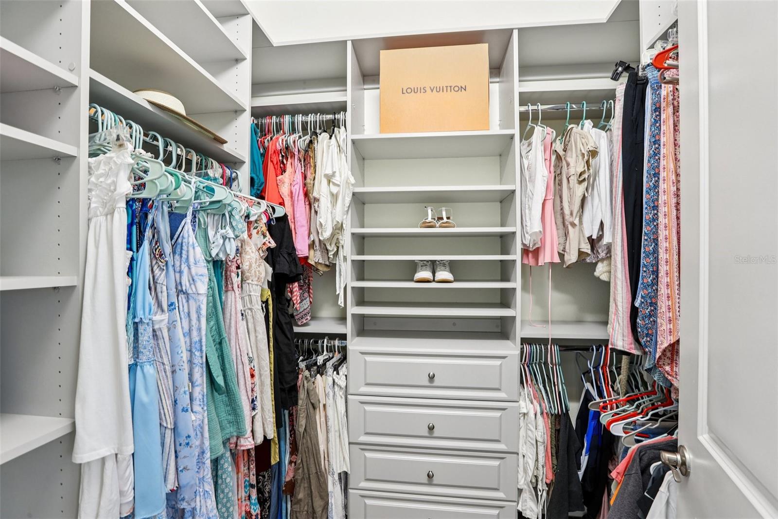 Primary CLoset (2/2)