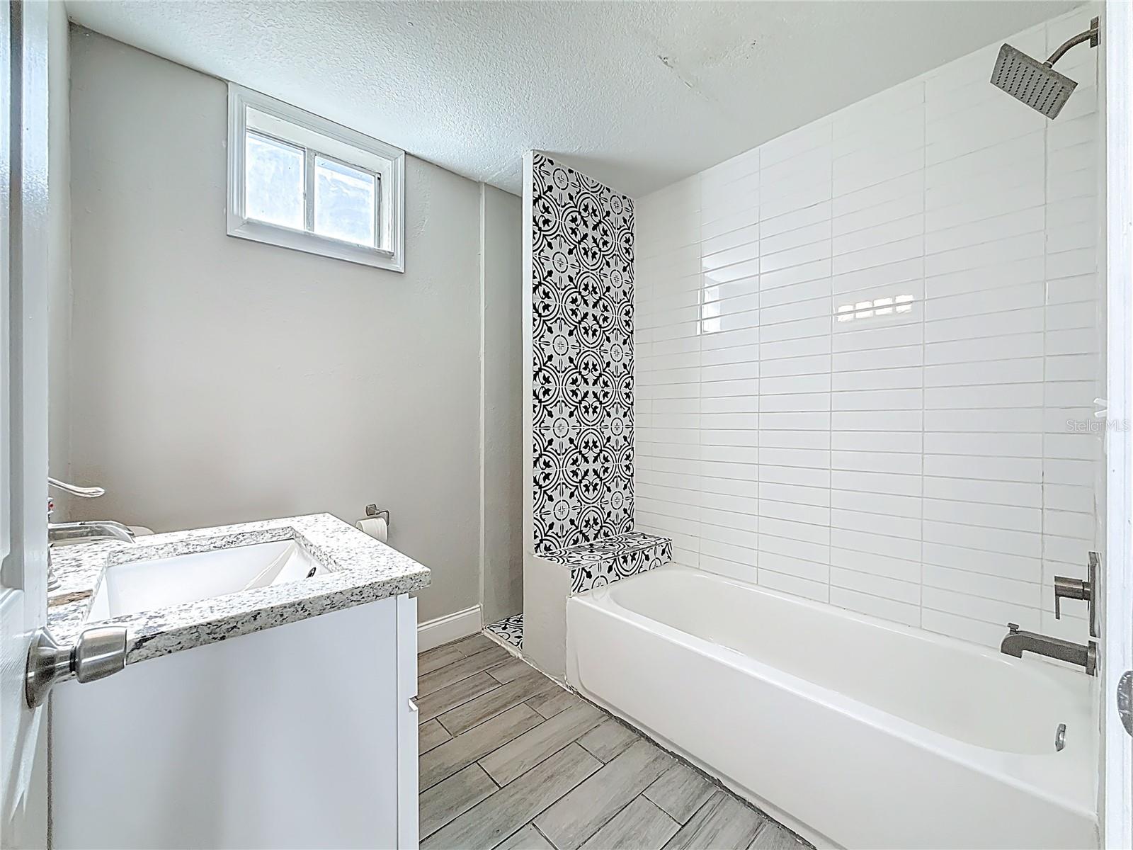 Bathroom 2 Shower & Tub