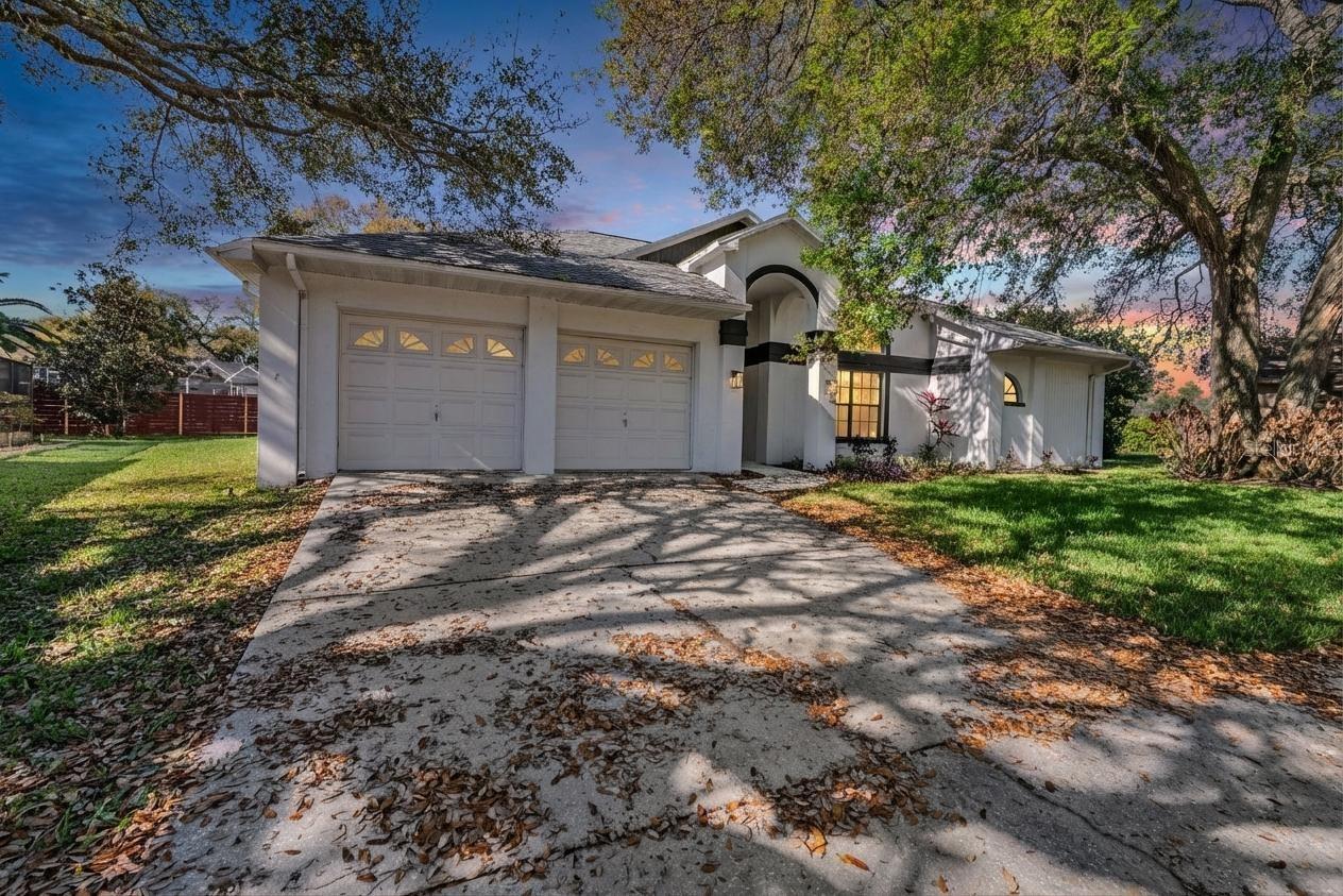 4/3/2 Car garage with a pool