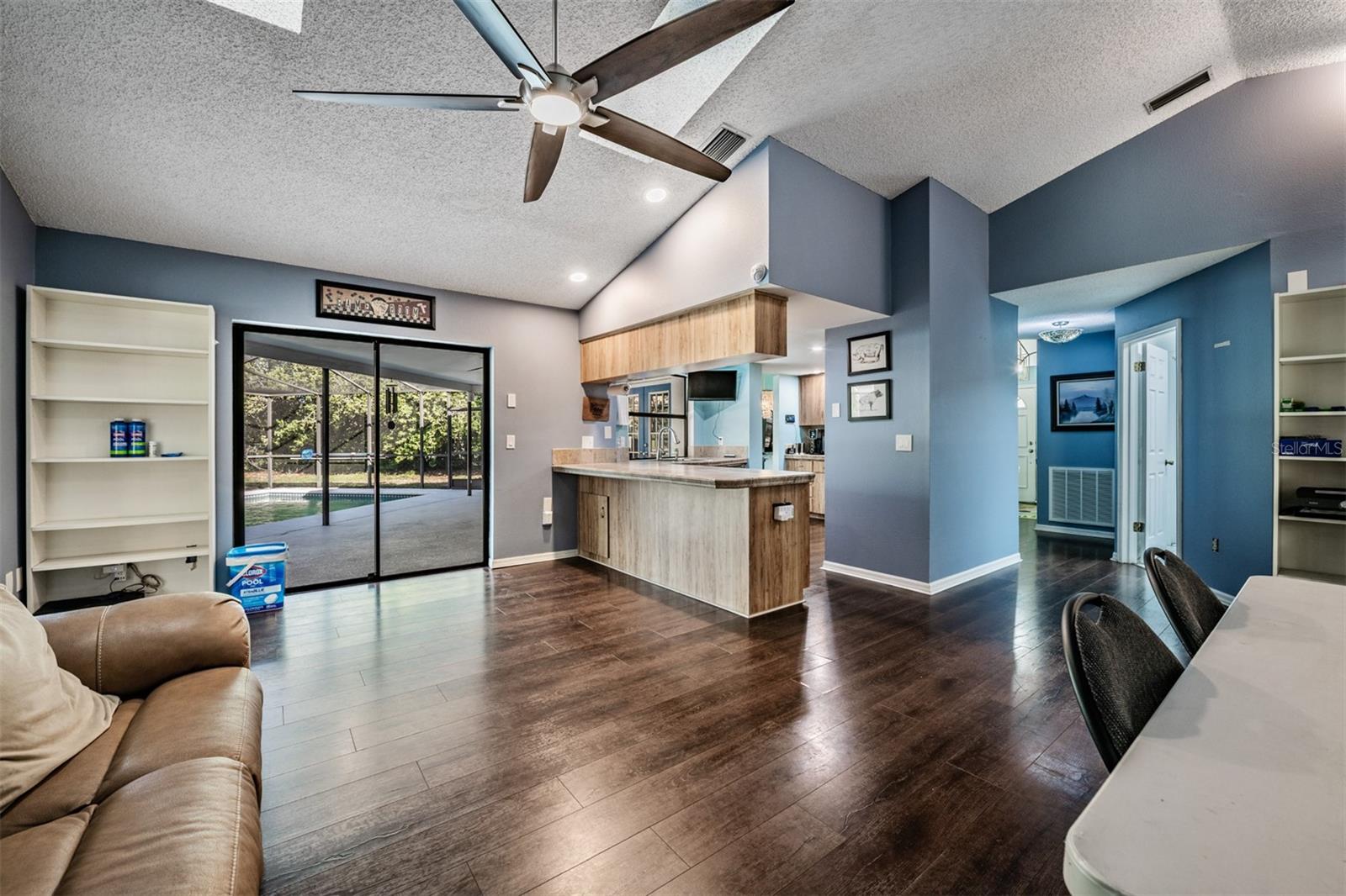 Family room open to the kitchen, Skylights and Vaulted Ceilings.