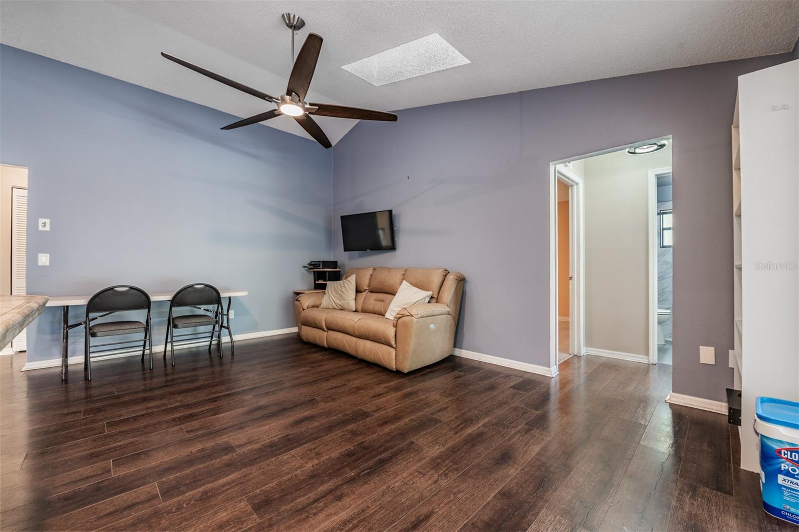 Family room open to the kitchen, Skylights and Vaulted Ceilings.