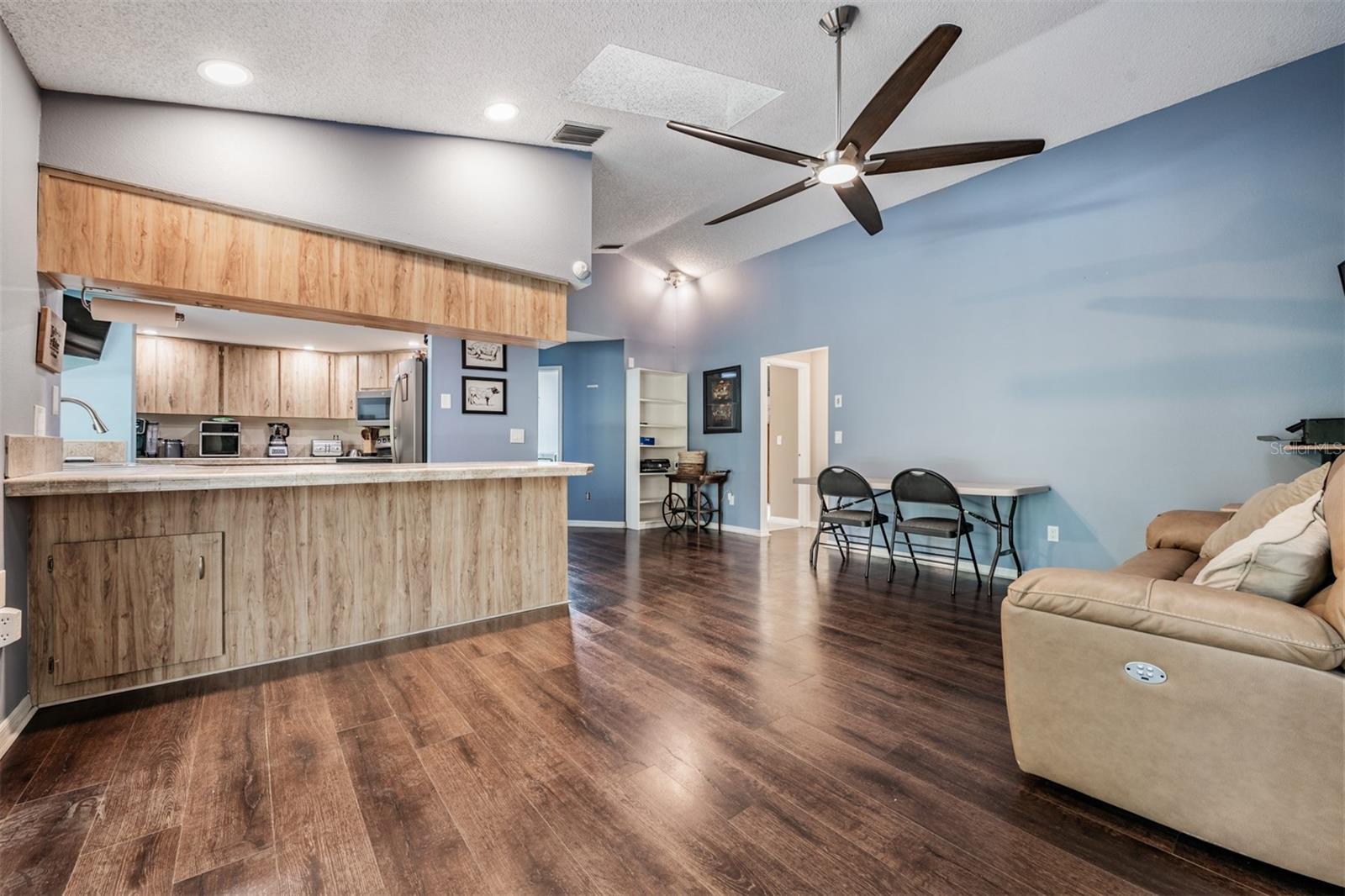 Family room open to the kitchen, Skylights and Vaulted Ceilings.