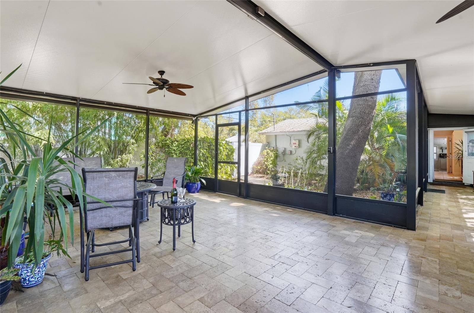 1200 sq ft screened lanai