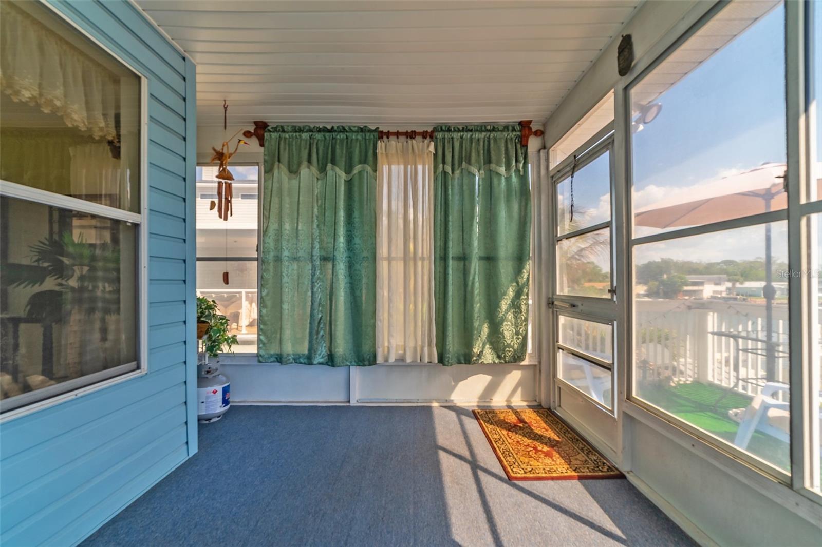 LARGE SCREENED PATIO
