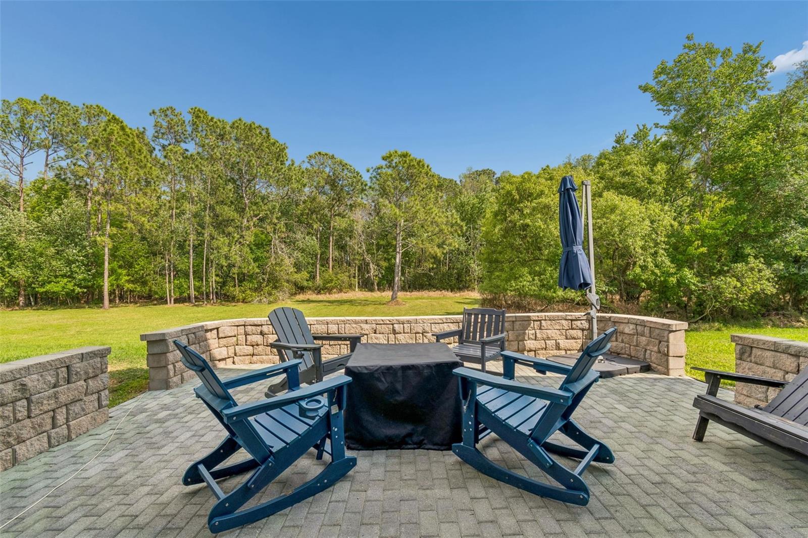 Sit out in the lanai and enjoy the view!