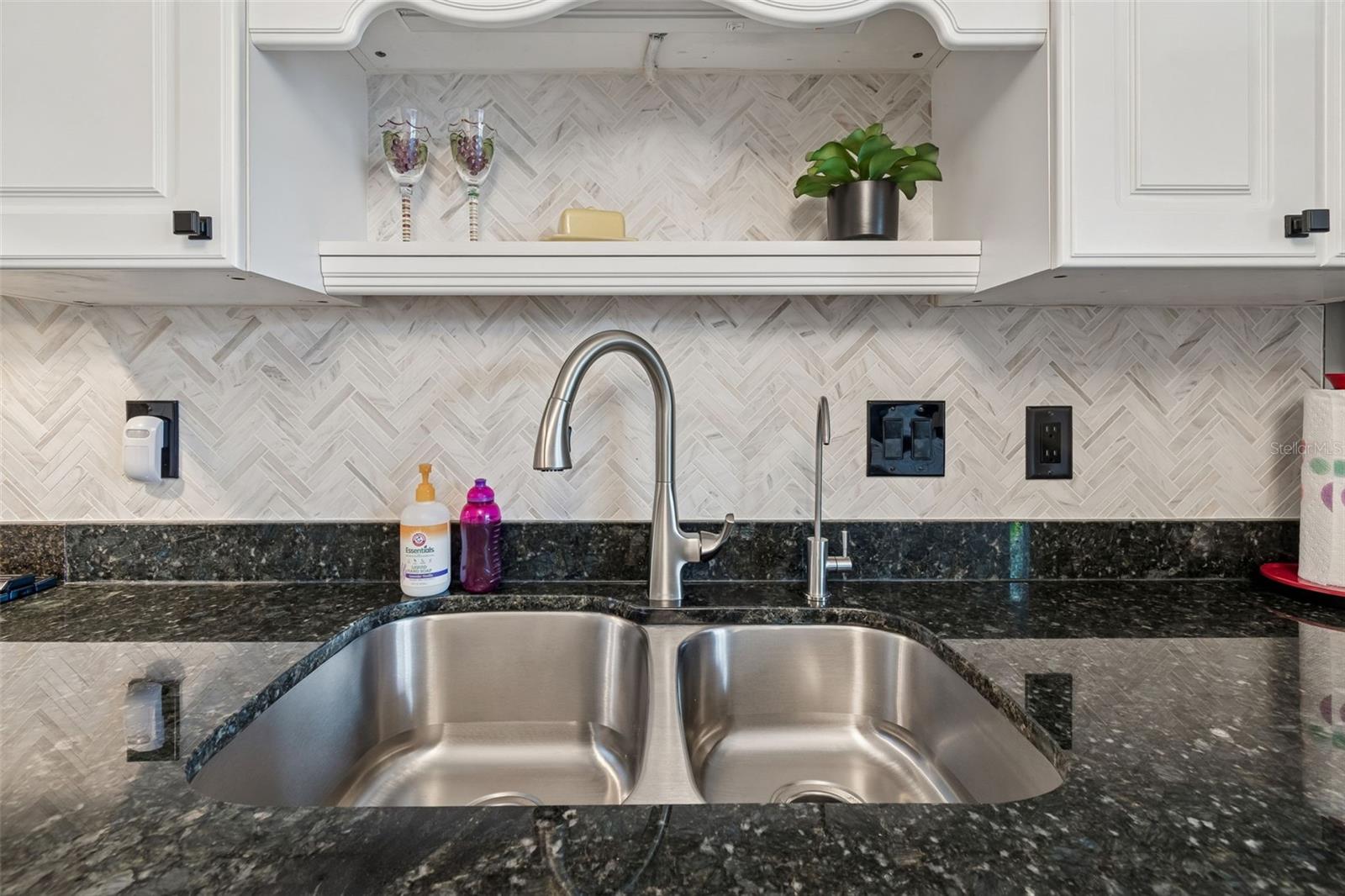 New Granite Countertops & Stone Backsplash