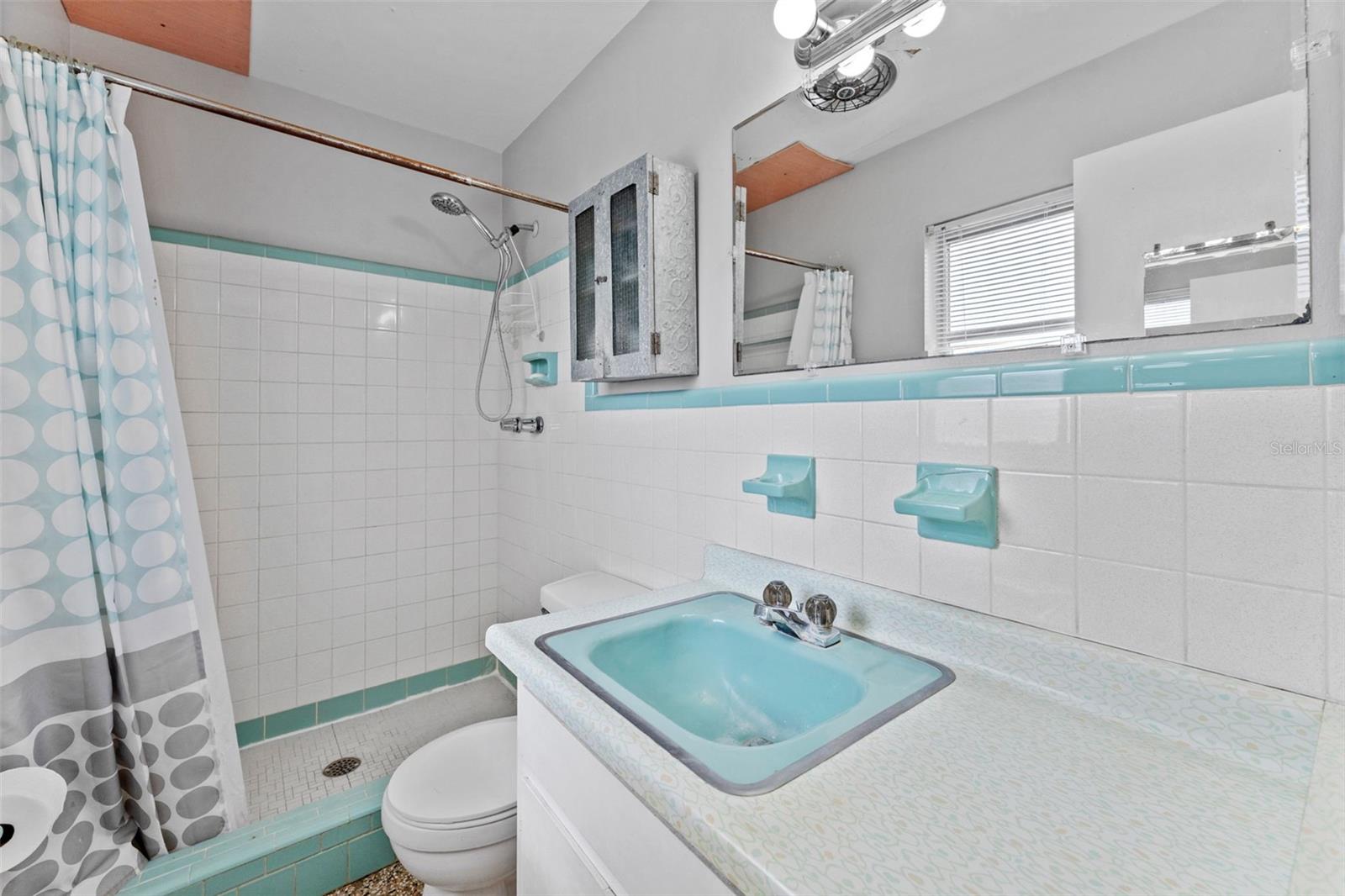 En-suite bathroom with full shower.