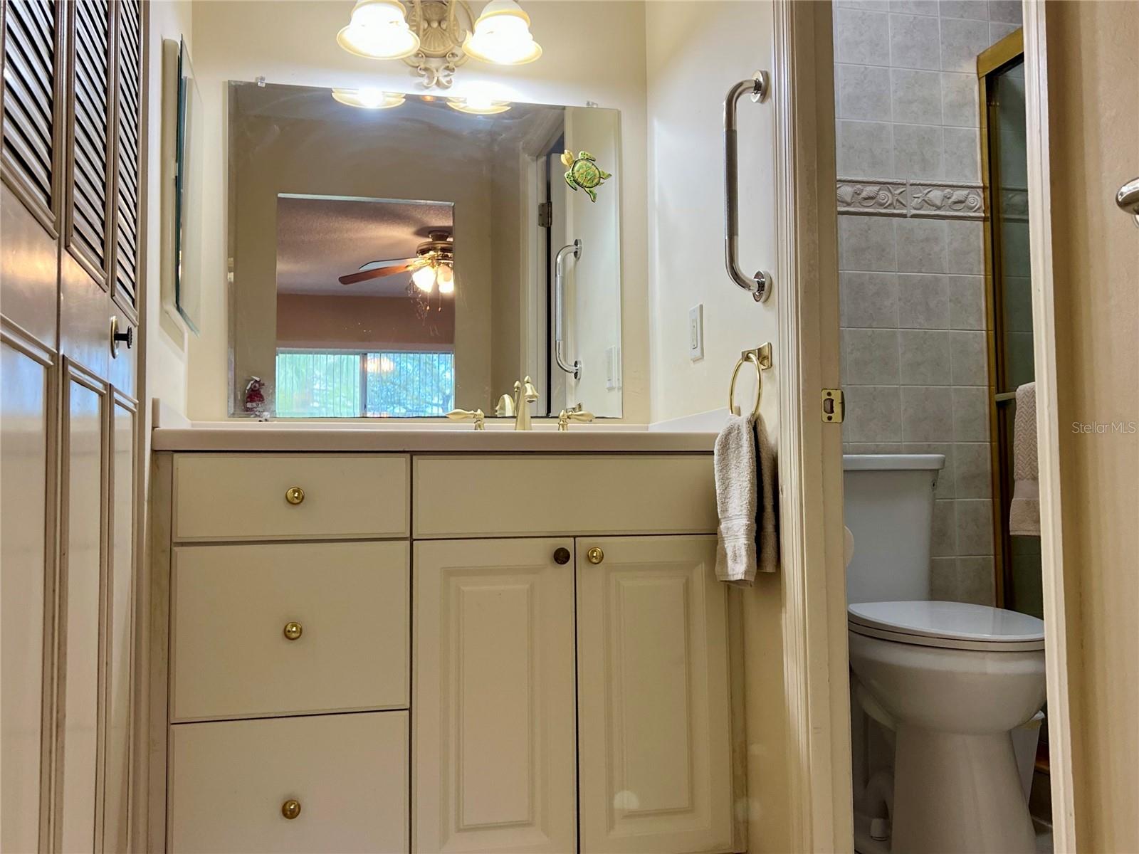 Primary En suite Bath