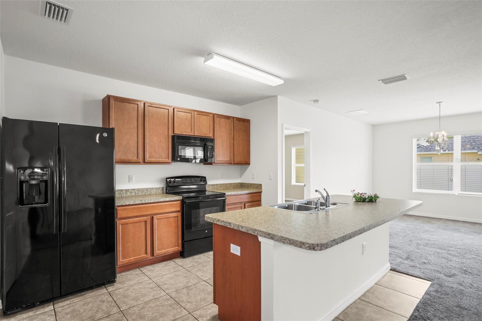 Kitchen Island/Breakfast Bar