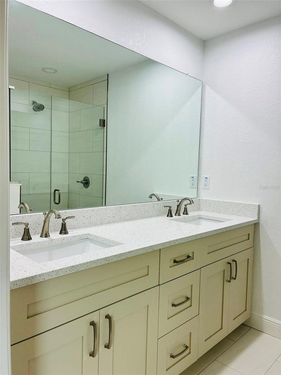 Primary dual sink bathroom