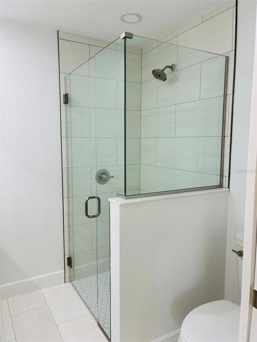 Primary stand up shower