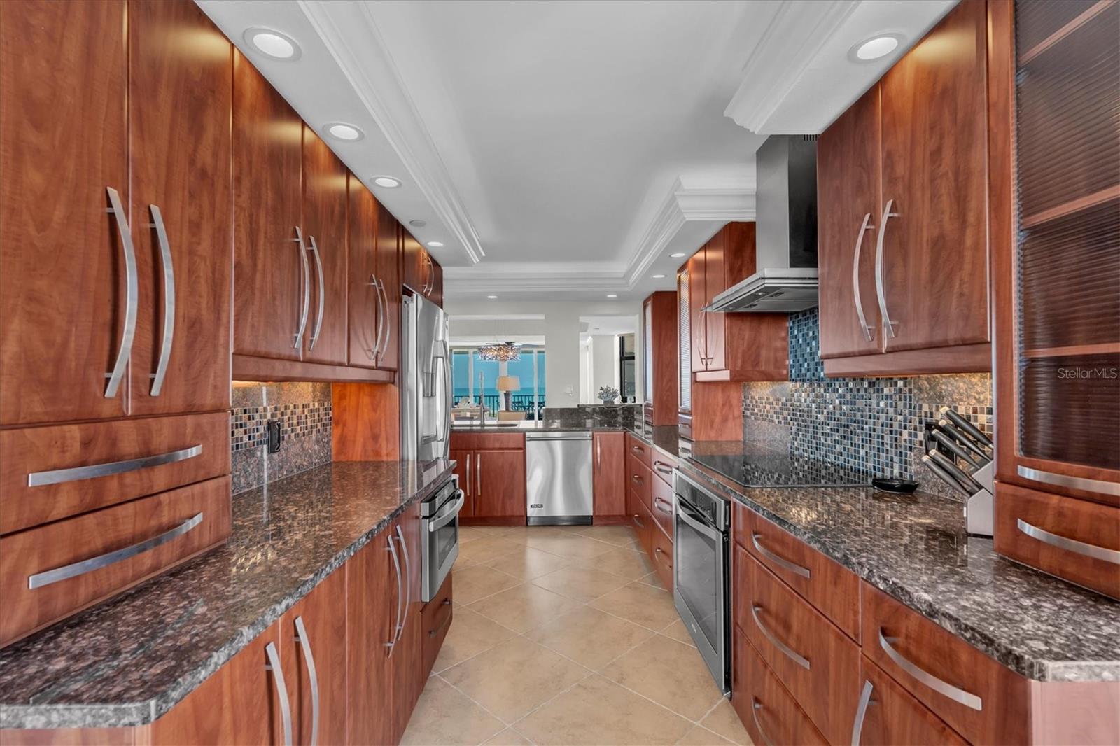 Solid wood cabinets,granite  counters, SS appliances