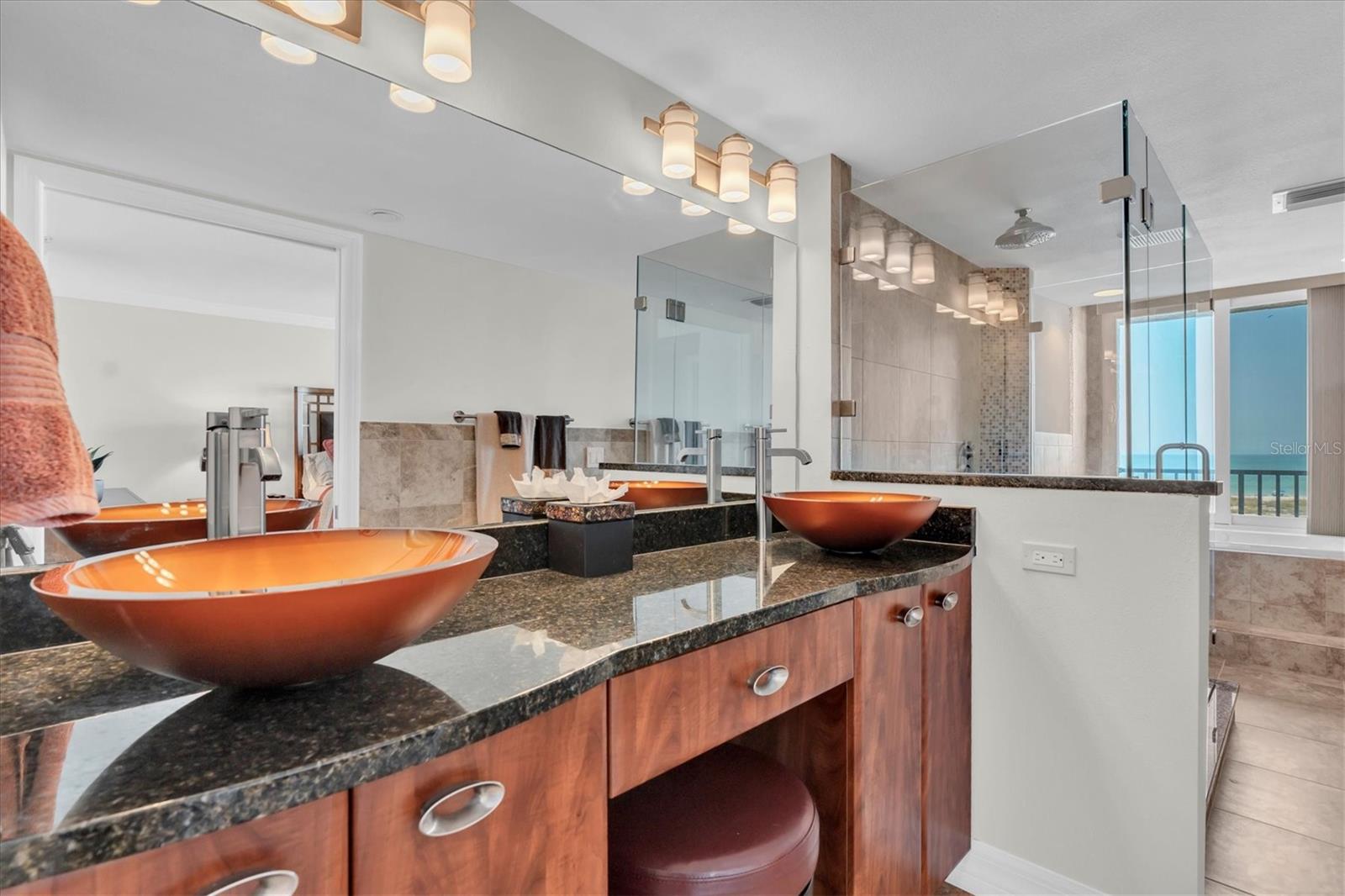 Primary bath with dual sinks