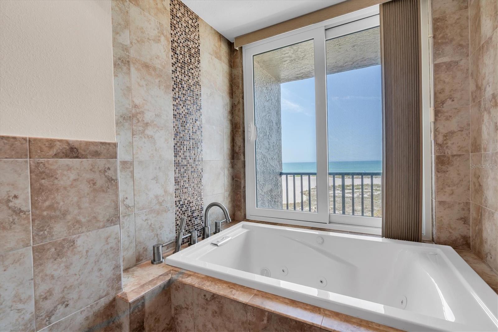 Jetted tub and views of the beach!