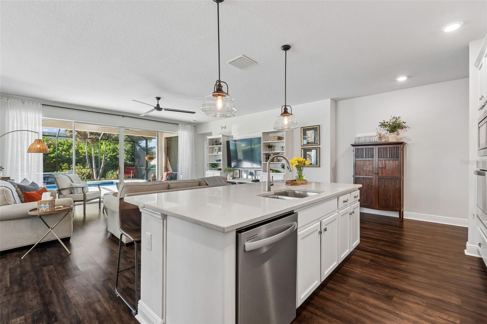 Kitchen & Family Room Overlooking Pool