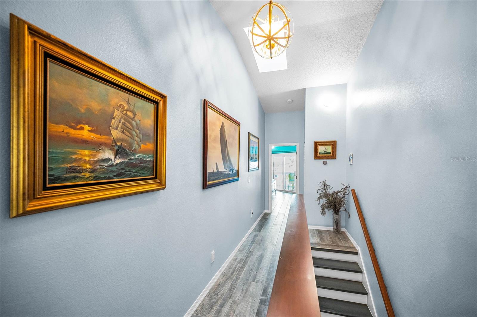 Landing and hallway on the upper level connecting the two bedrooms upstairs.
