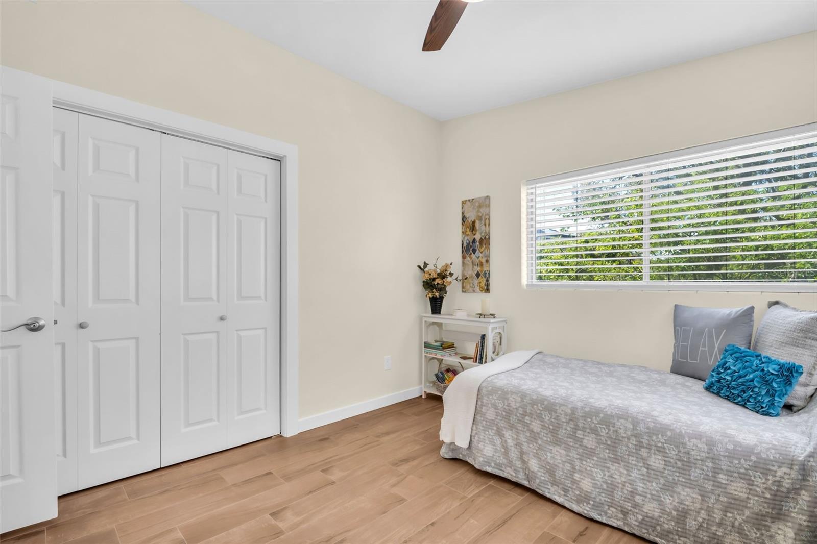 The beautiful wood-like tile flooring flows~