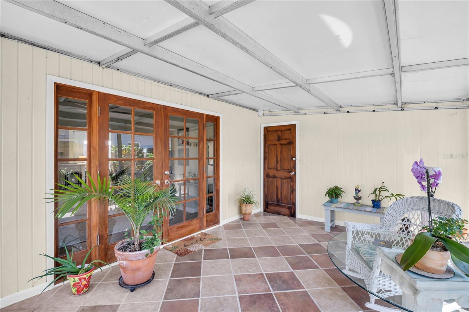 Private screened lanai for year-round enjoyment~