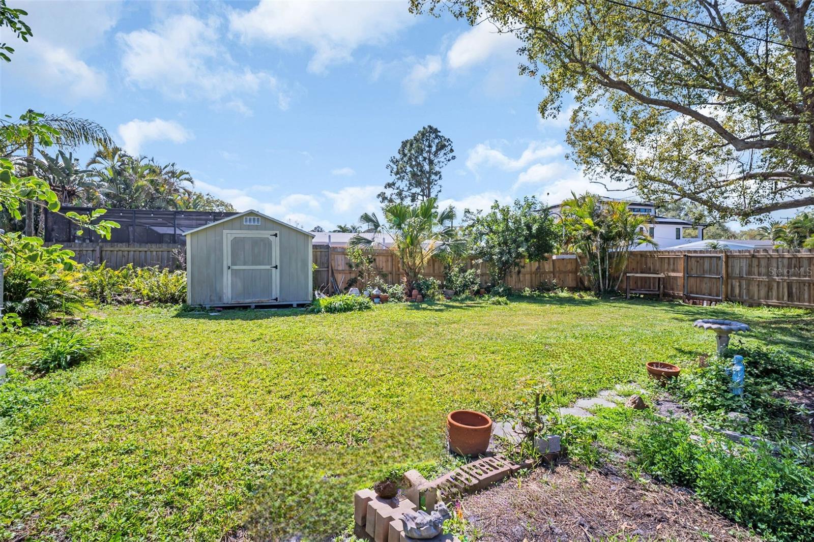 Additional storage shed to hold all your toys~