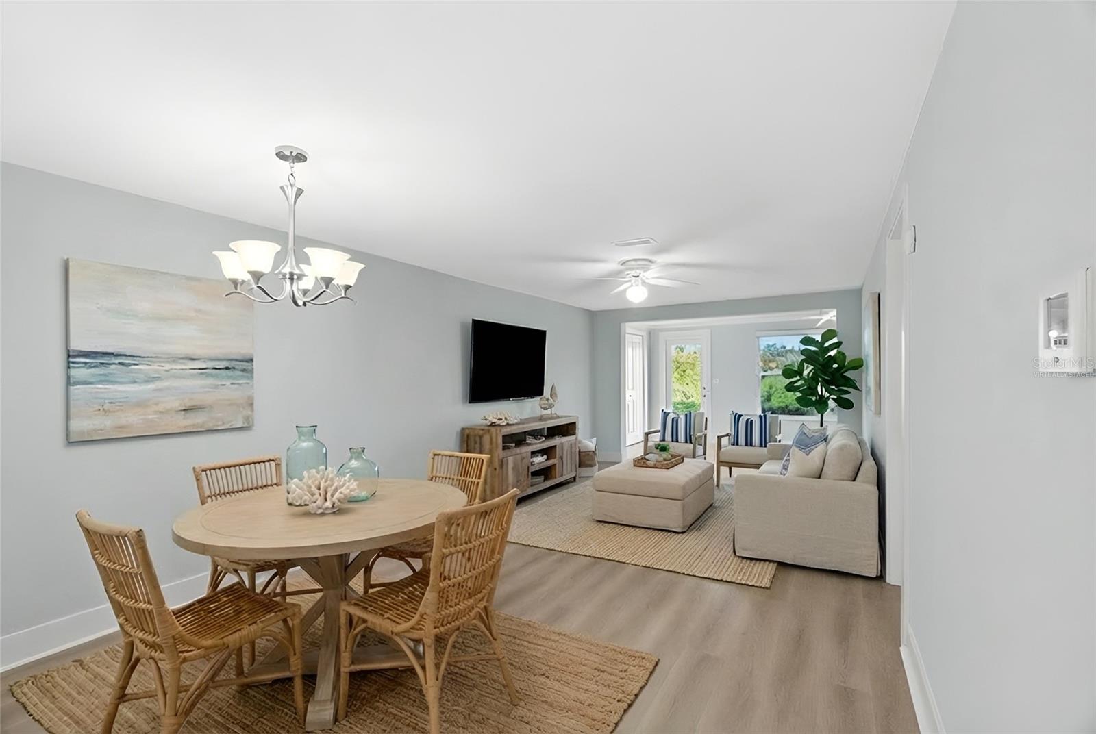 Main Living (Virtually Staged)