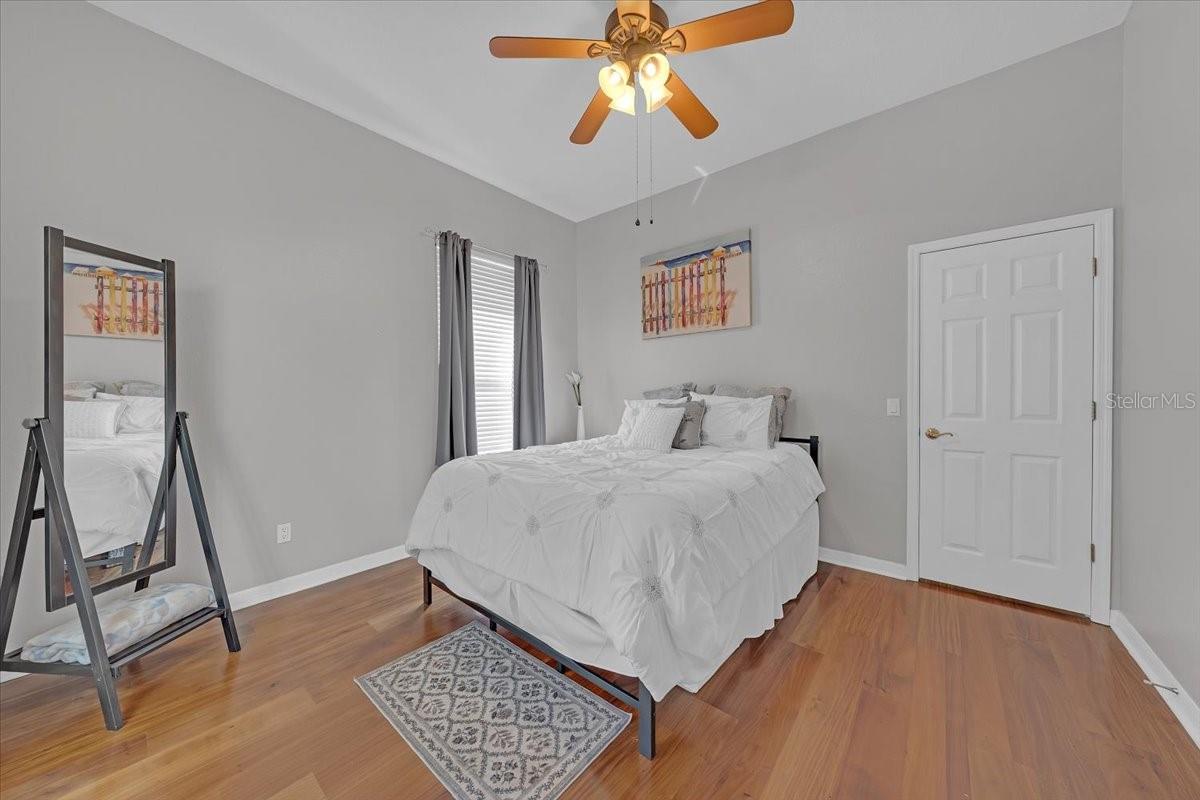 Comfortable secondary bedroom with ample space.