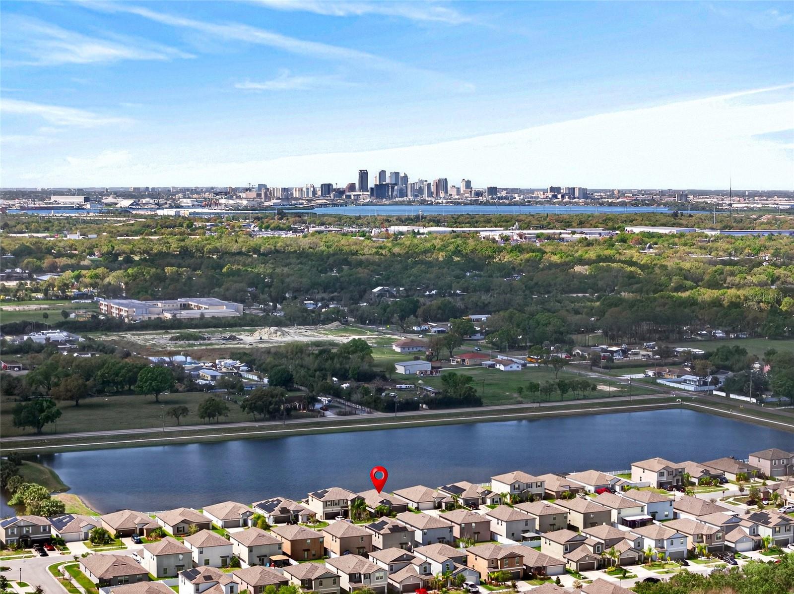 15 mins to downtown!