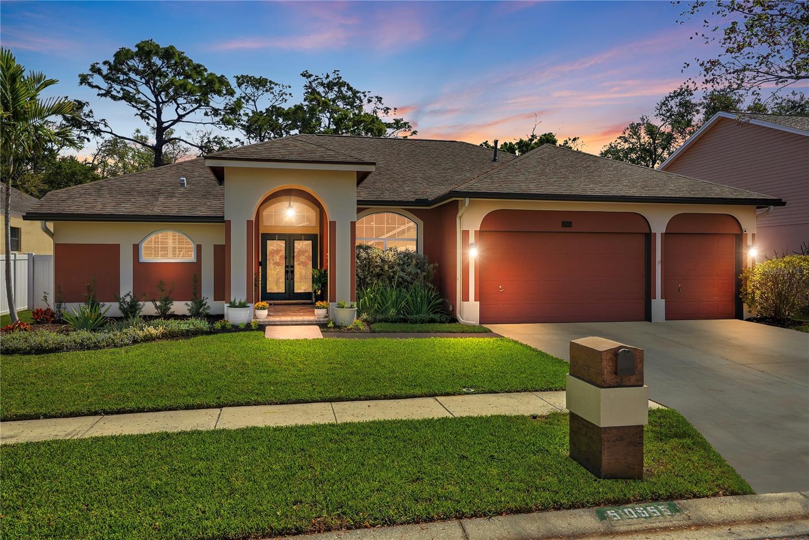 Welcome to 10555 Shady Oak Ln!