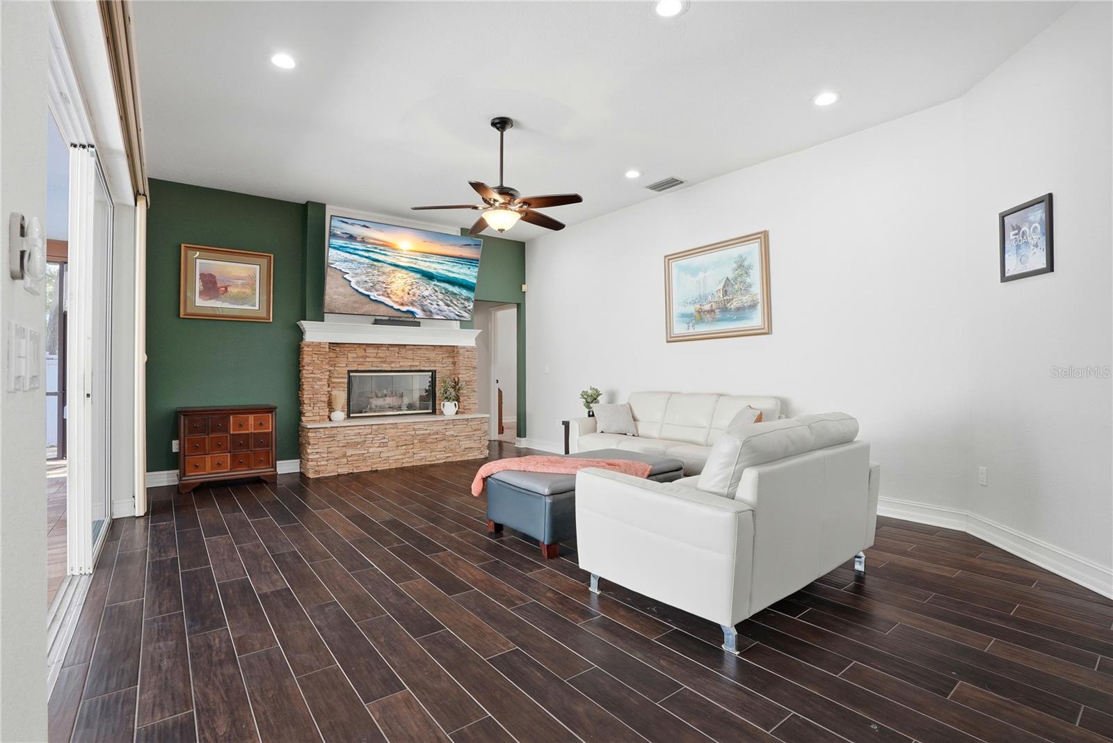 Family room with gas Fireplace