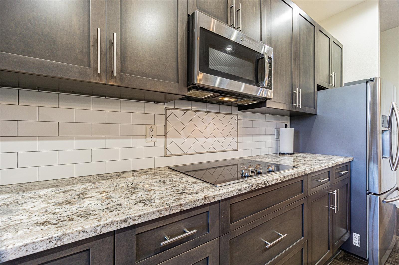 Drop in cooktop and contrasting backsplash