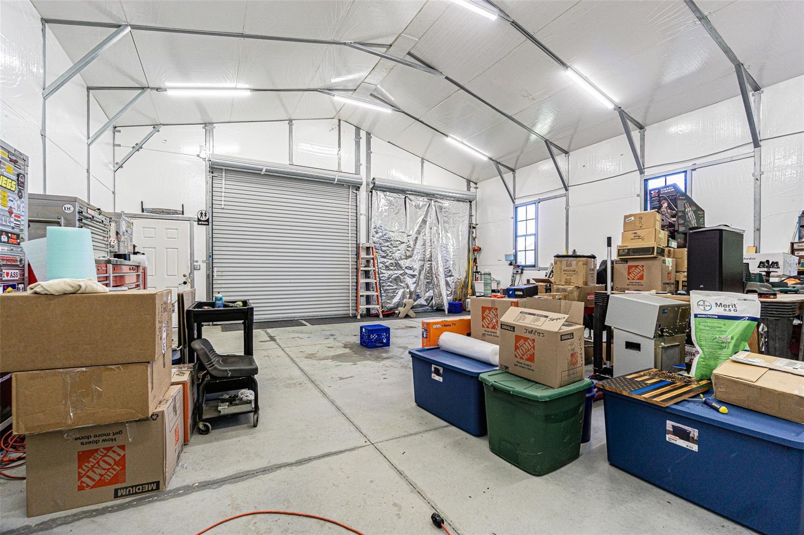 2 roll up doors and RV hookup