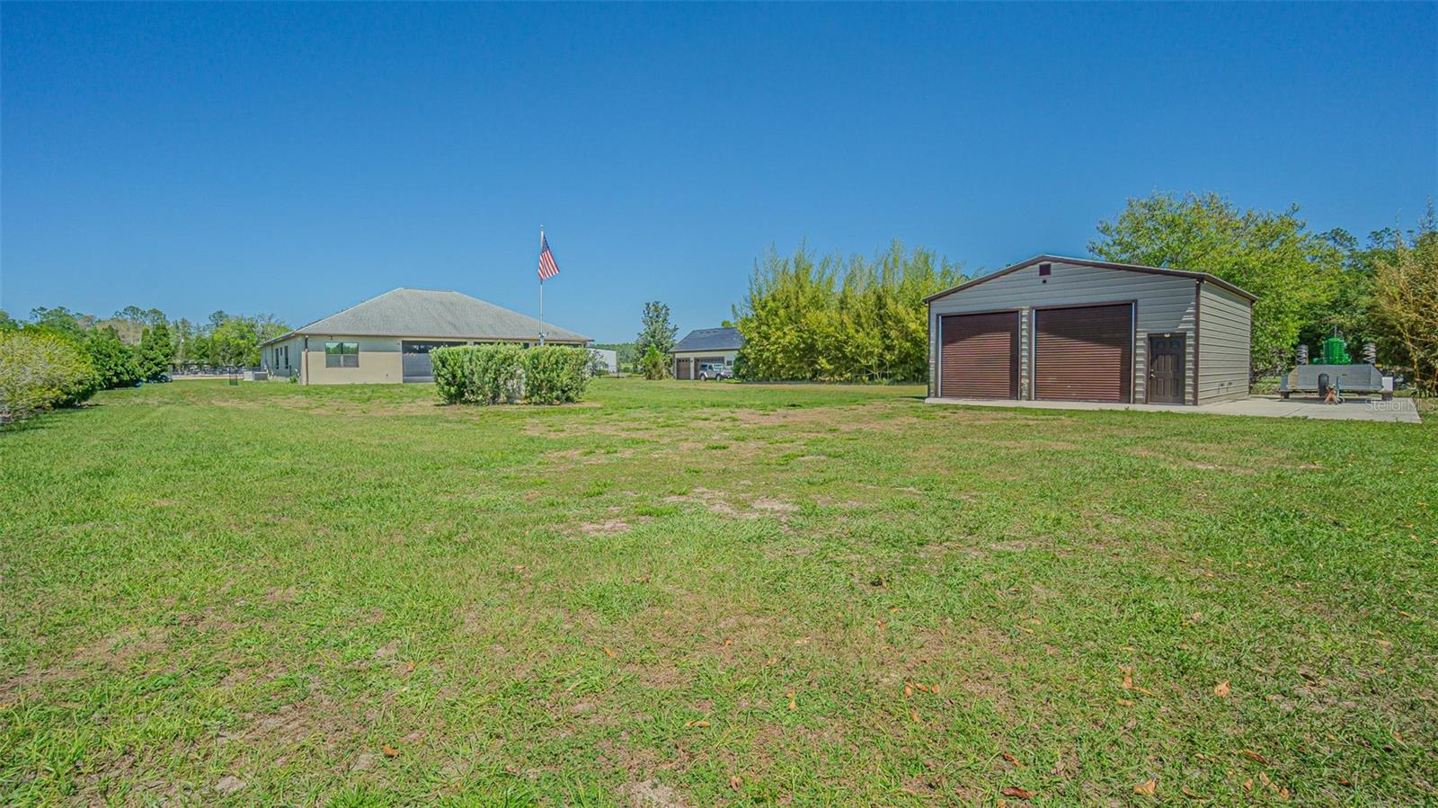 Room to spread out! SO MANY POSSIBILITIES!